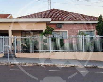 Casa em leilão em Bastos